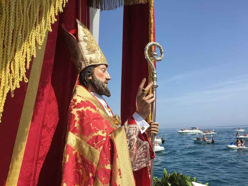 Termoli, festa di San Basso: il 3 agosto processione in mare, il 5 concerto di Clementino
