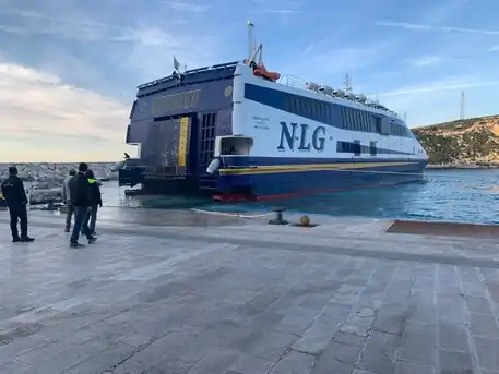 Guasto alla Santa Lucia, traghetto costretto a rientrare: bloccati 400 passeggeri