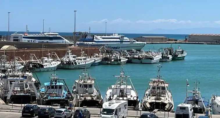 Guasto alla Santa Lucia: passeggeri trasferiti su navi sostitutive