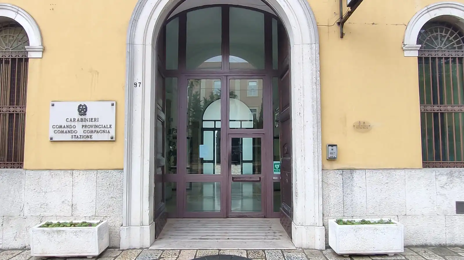 Campobasso, due minorenni denunciano abusi: caccia a tre giovani stranieri