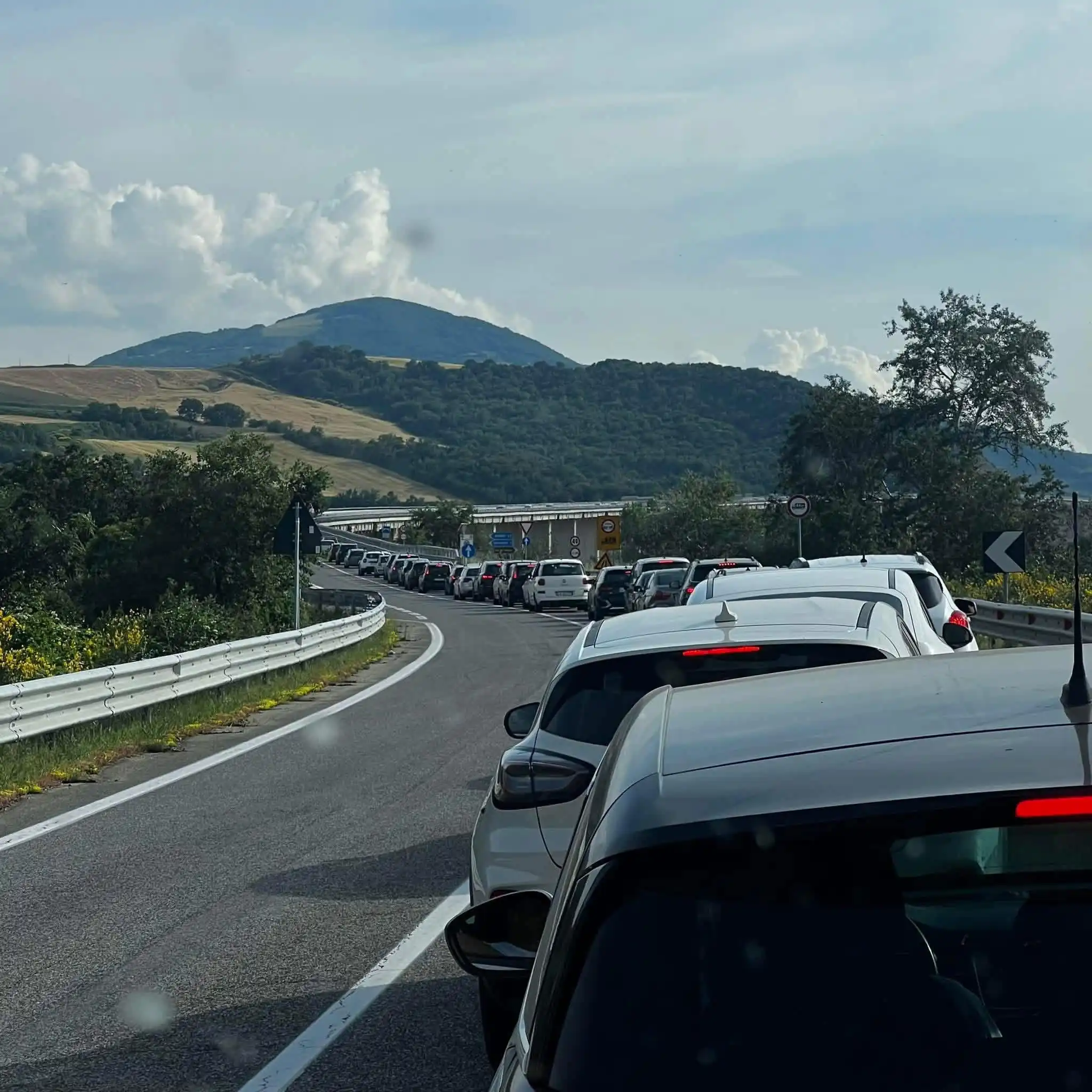 Primo ponte della stagione e prime lunghe code sulla Bifernina, disagi al rientro