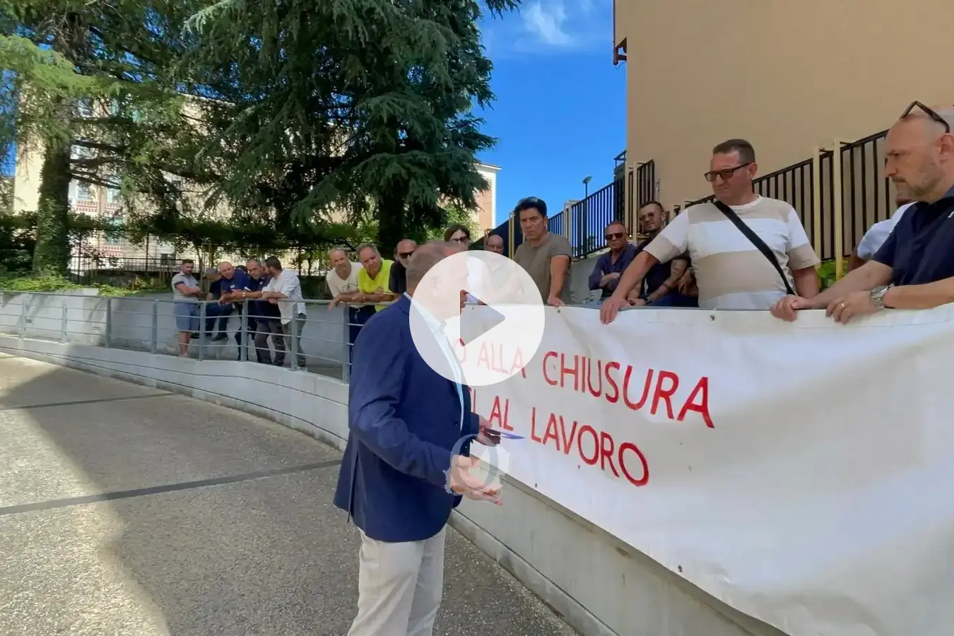 Kes, protesta arriva in Regione. Cefaratti: «Messe sul tavolo tutte le misure disponibili»