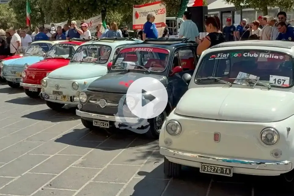 La Fiat 500 conquista Campobasso, oltre cento equipaggi per il raduno nazionale