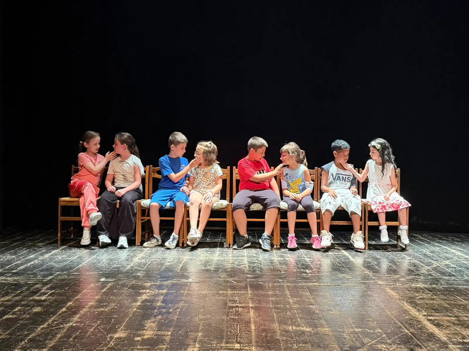 I bambini insegnano la pace: emozioni e applausi al Teatro del Loto di Ferrazzano