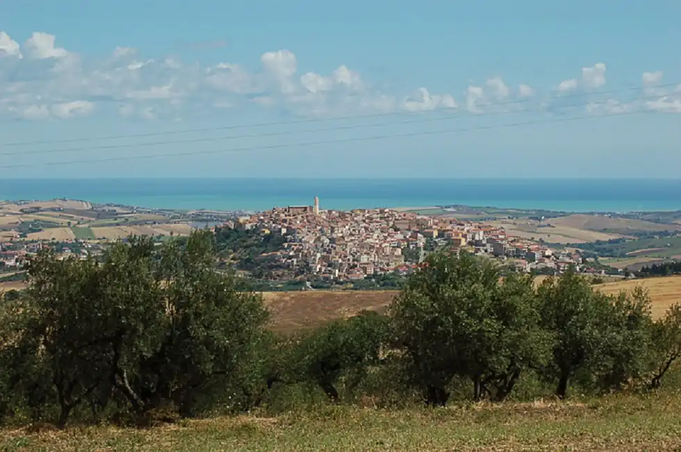 Musica, borgo antico e i Nomadi: Montenero di Bisaccia svela un'estate di eventi gratuiti