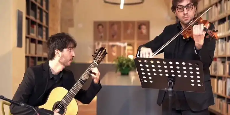 Musica in Villa, viaggio attraverso quattro secoli con il SolaEssenza Duo