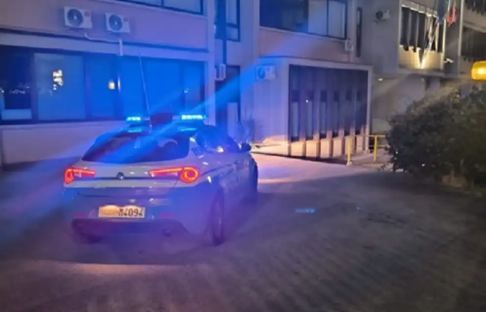 Aggredisce i genitori davanti ai fratelli minori: arrestato un ventenne