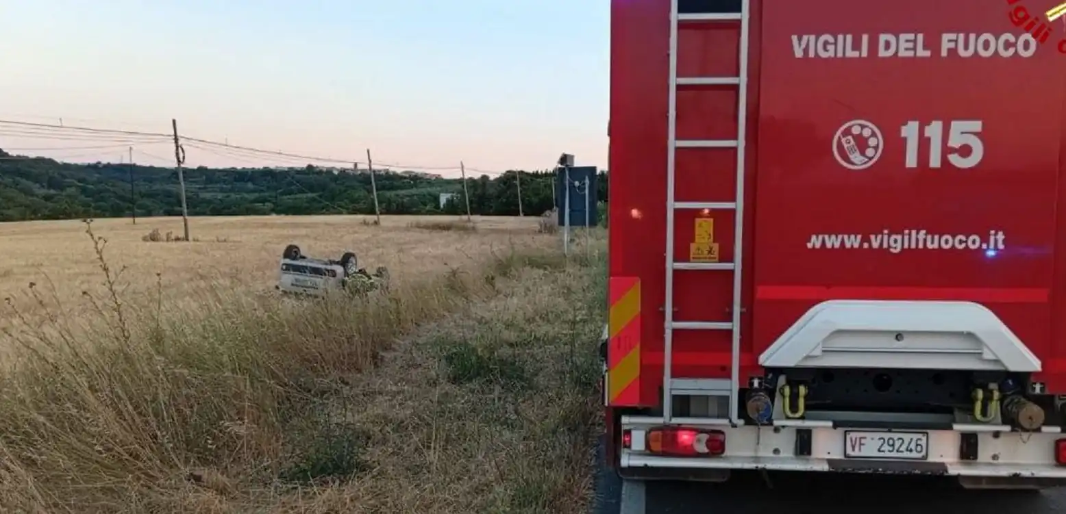 Auto si ribalta sulla Provinciale: ferita la conducente