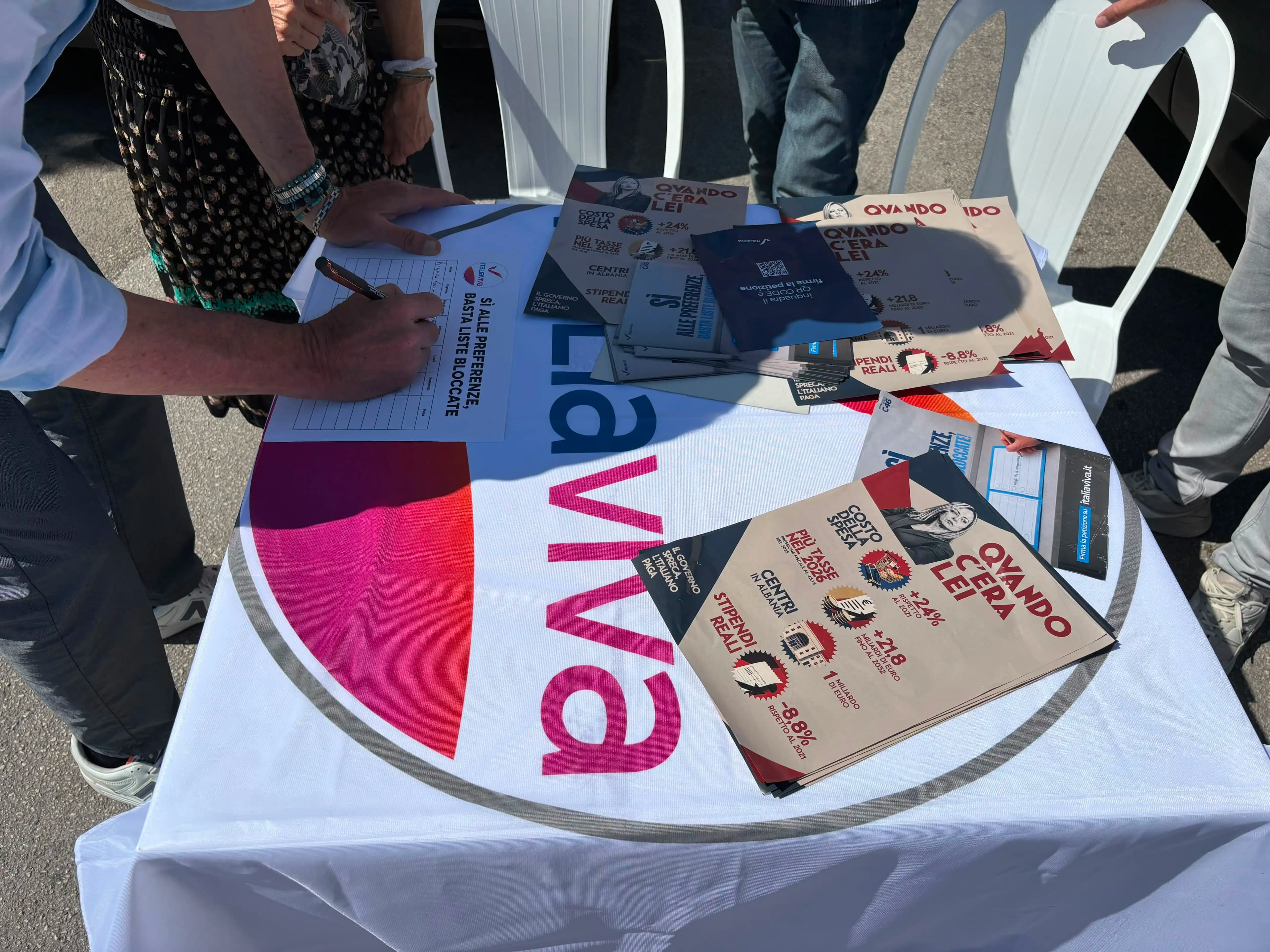Italia Viva Molise in piazza: firme per reintrodurre le preferenze