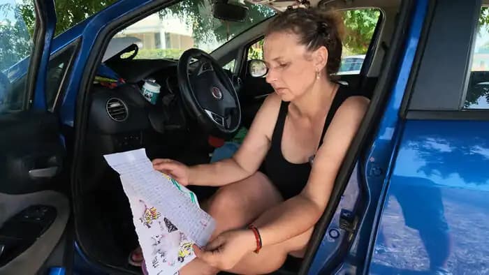 Sfrattata e lontana dai figli: l'appello di Cristina, che ora vive in auto a Campomarino