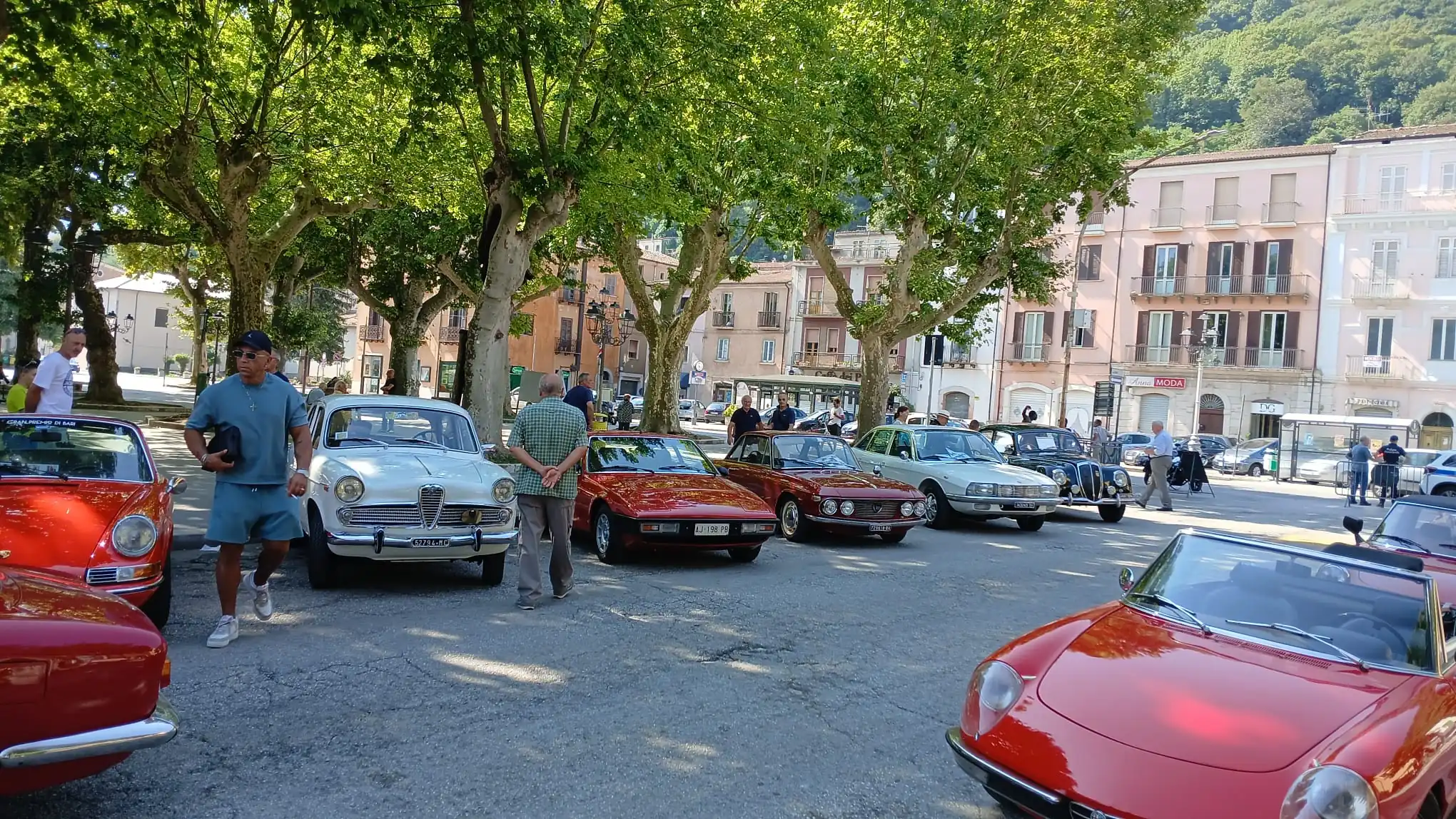 Auto d'epoca in Molise: si conclude fra gli applausi il raduno del club "Il Sorpasso"