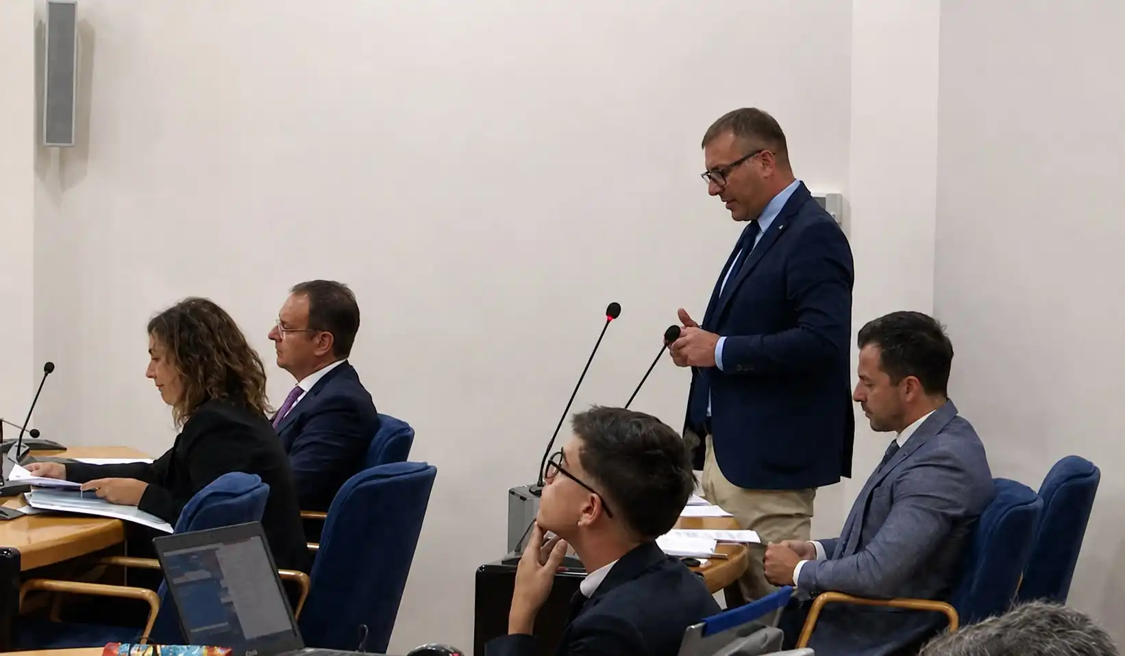 Sanità, M5S all’attacco: «Conti falsati, 45 milioni inesistenti, e Di Santo viene premiato»