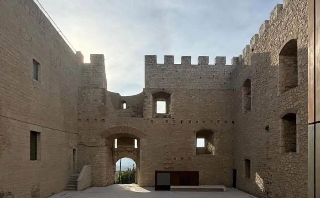 Il Castello Monforte riapre le sue porte: visite e panorama mozzafiato
