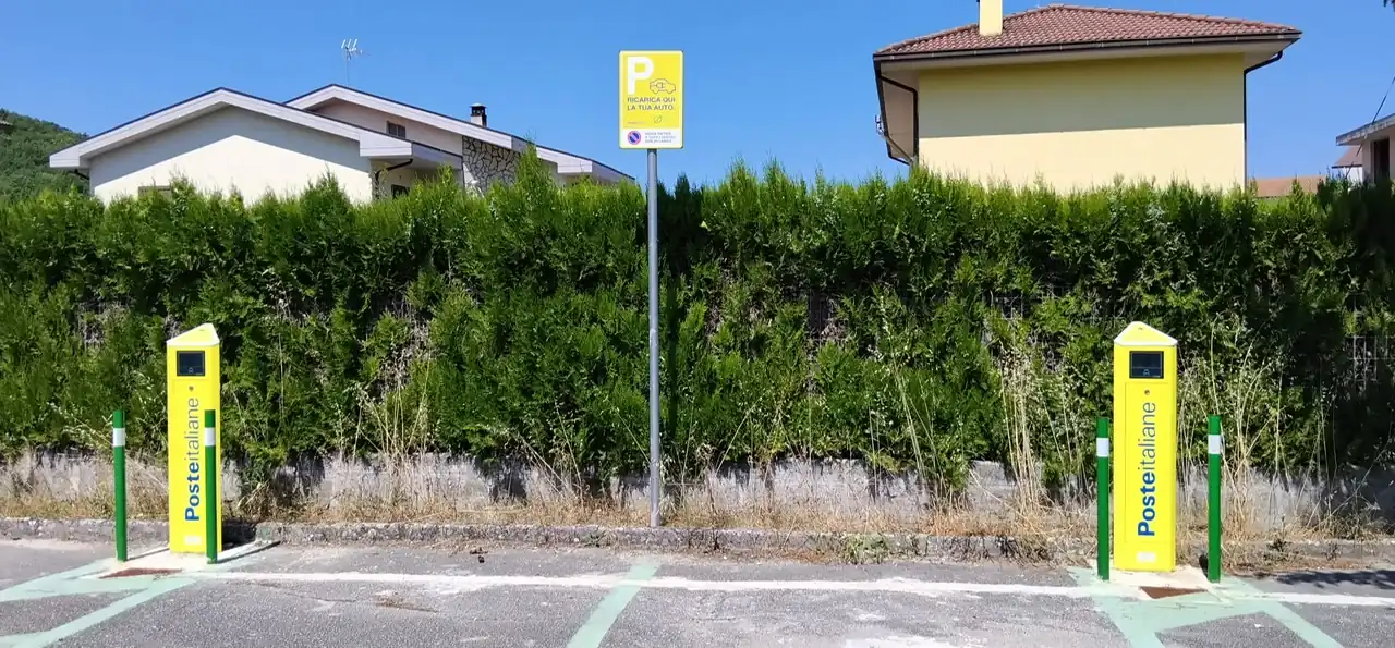 Poste accelera sulla mobilità elettrica: nuove colonnine in dieci comuni molisani