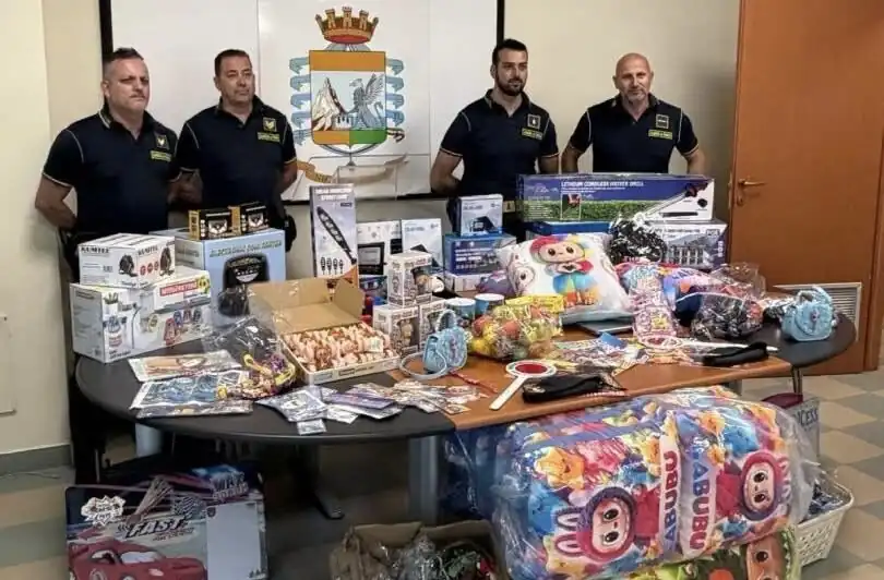 Merce contraffatta e fuochi illegali: maxi sequestro della Guardia di Finanza