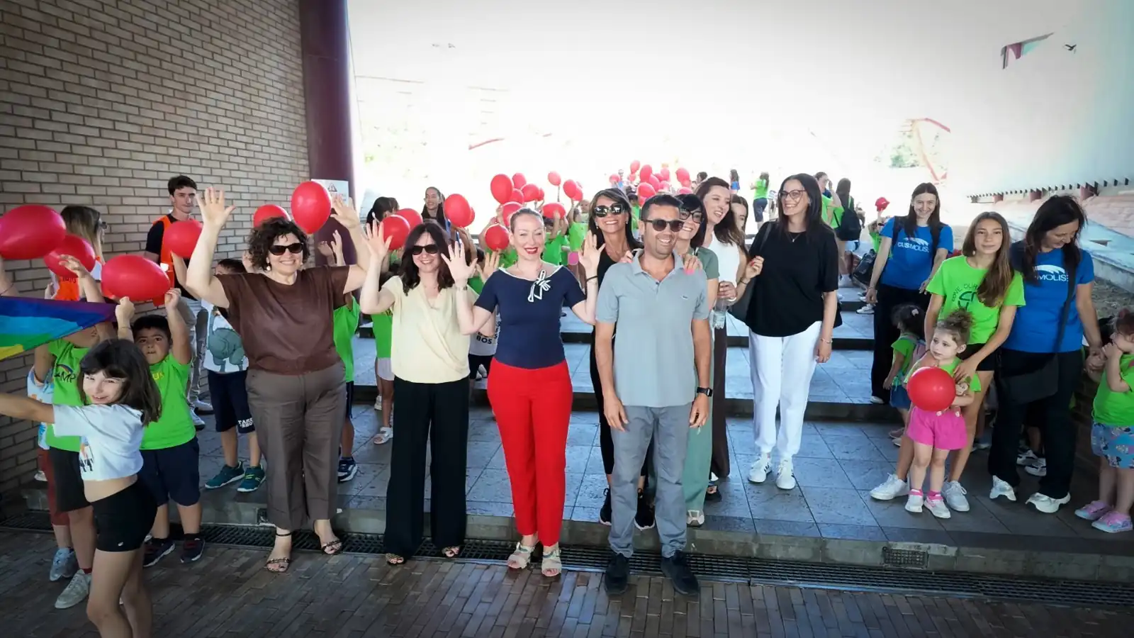 Passeggiata per la non violenza, successo e sorrisi nell’ambito del progetto E.S.S.E.R.C.I